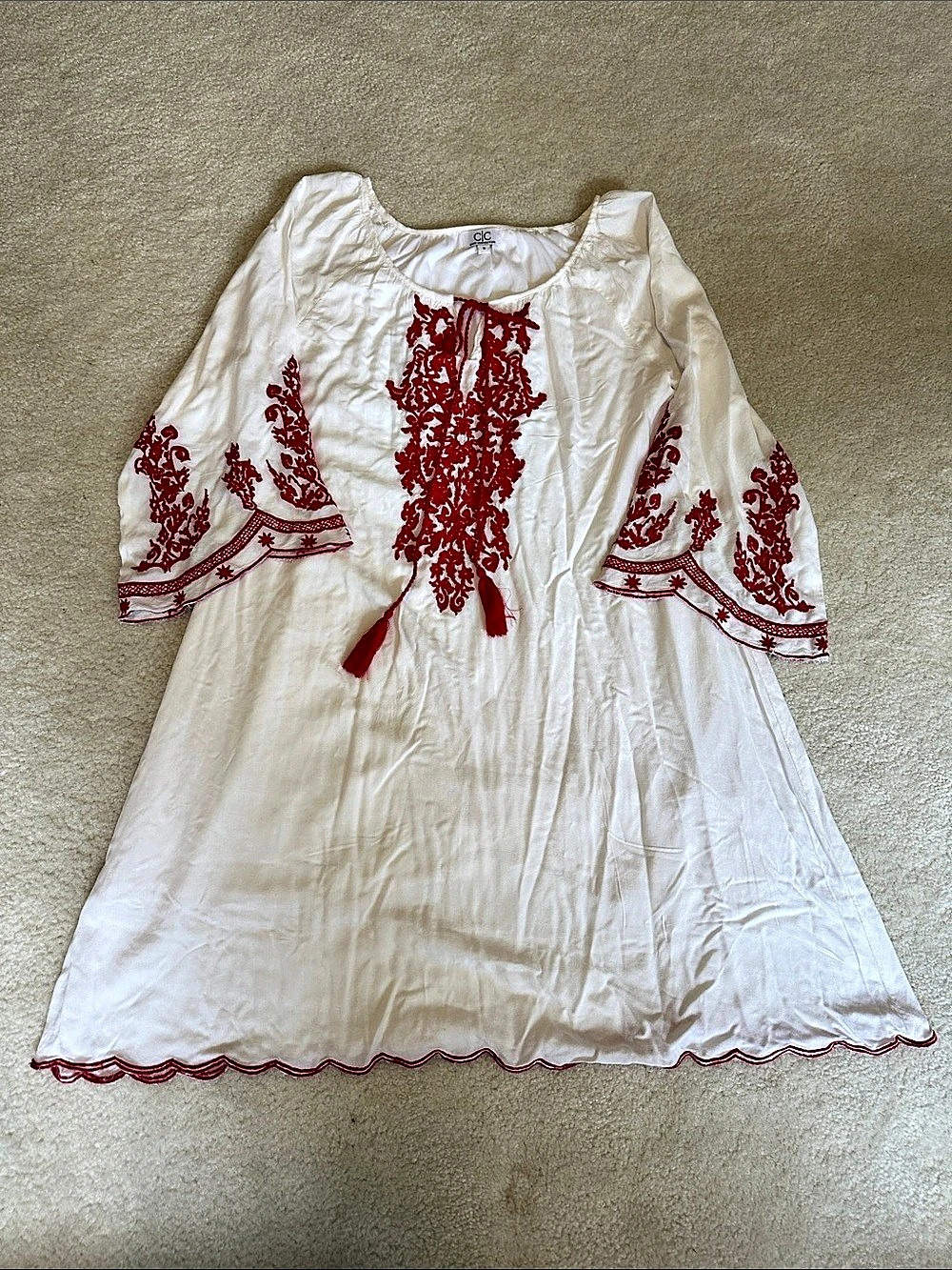 Chic Collections Embroidered dress in White & Red Size Small Like New